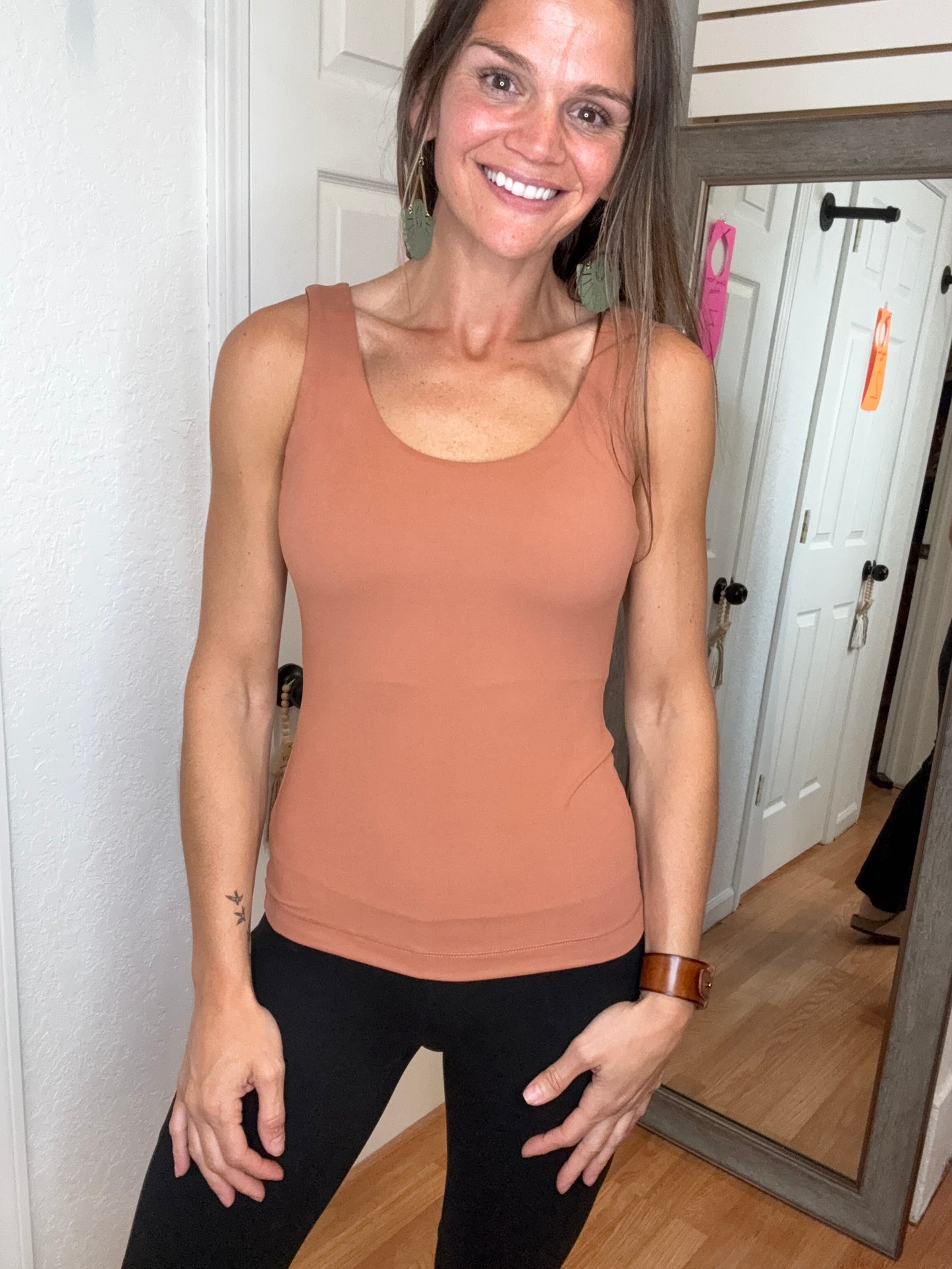BUTTER SOFT TANK TOP DESERT SUN - RAE MODE