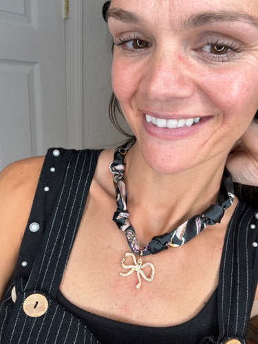 RHINESTONE BOW SCARF NECKLACE - WHAT’S HOT