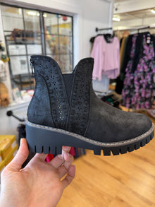 ARYANA ANKLE BOOTS BLACK - VERY G