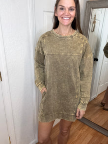 DAISY TUNIC SWEATSHIRT DRESS WASHED MOCHA- ZENANA