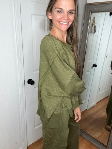 Naomi Pullover Sweatshirt Olive- Heimish