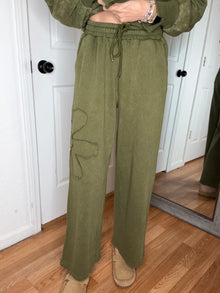 Naomi Wide Leg Sweatpants Olive - Heimish