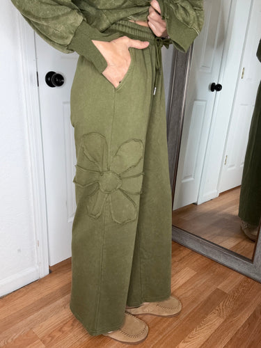 Naomi Wide Leg Sweatpants Olive - Heimish