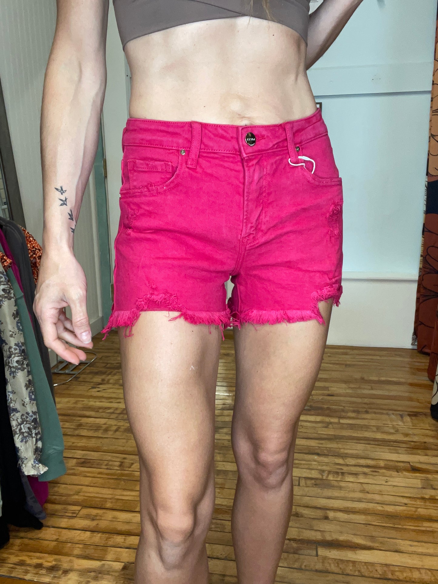 RISEN MID RISE SHORTS