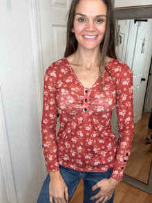 ANNIE V-NECK HENLEY MESH TOP WINE- BLAKELEY