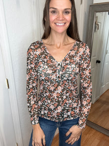 ANNIE V-NECK HENLEY MESH TOP BLACK- BLAKELEY