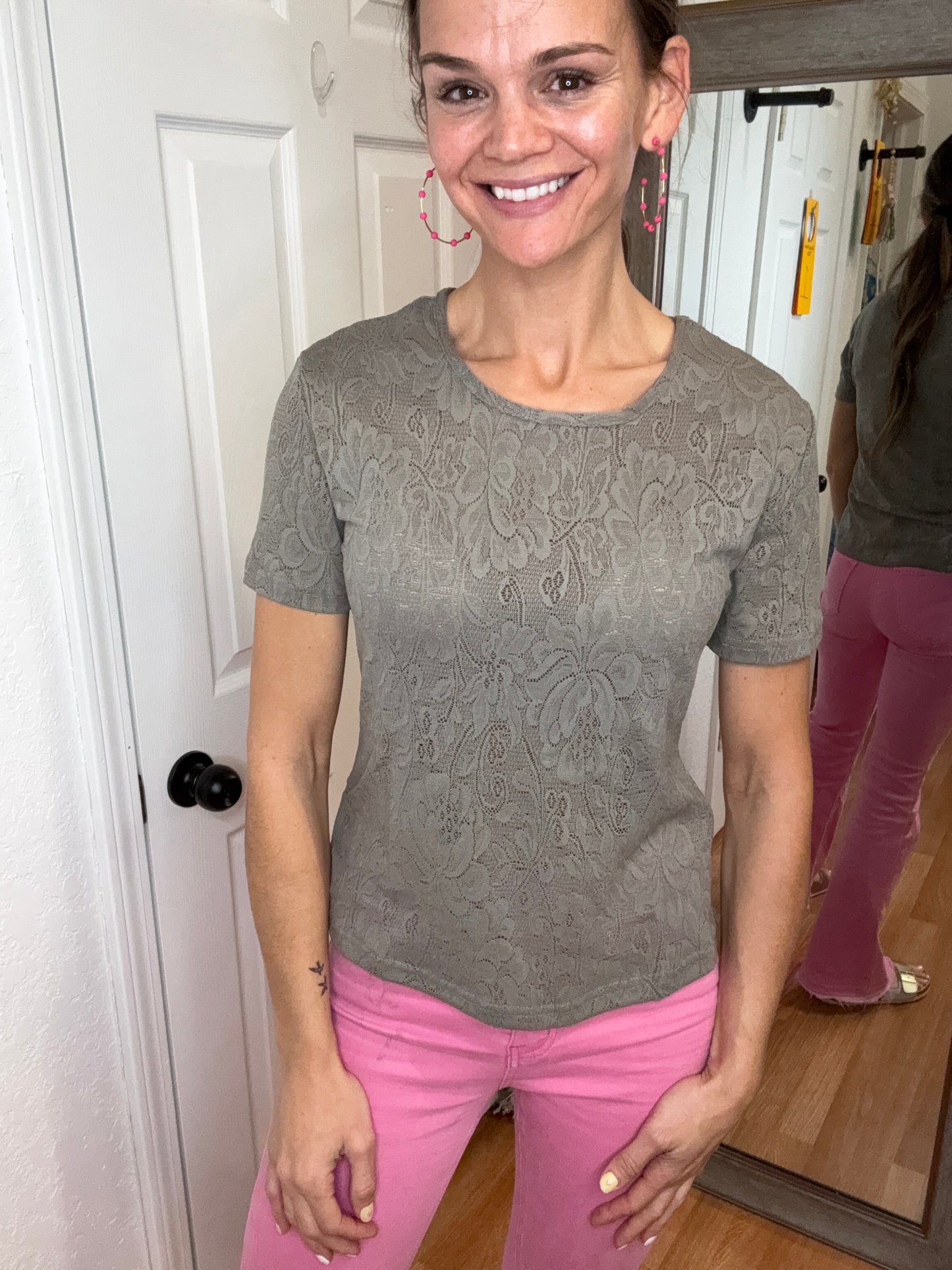 HEMY LACE MESH SHORT SLEEVE TOP - OLIVE - DAVI & DANI