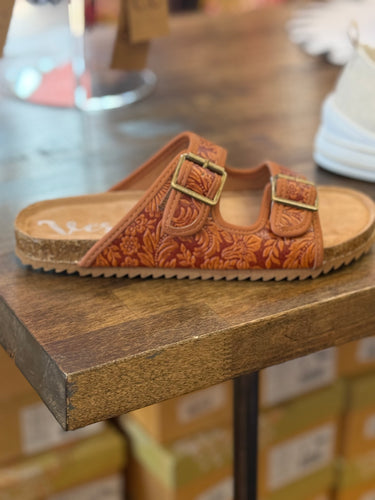 BERRY - 2 STRAP SANDAL - CAMEL - VERY G