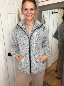 Taz Fullzip Sherpa Charcoal- Michelle Mae