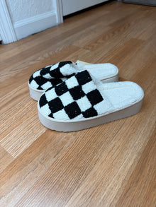 FINISH LINE PLATFORM SLIPPERS - COMFYLUXE