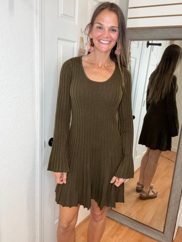 OLIVIA LONG SLEEVE SWEATER DRESS OLIVE/BROWN - WHITE BIRCH