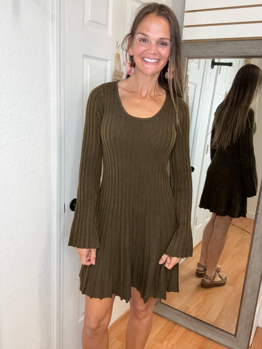 OLIVIA LONG SLEEVE SWEATER DRESS OLIVE/BROWN - WHITE BIRCH